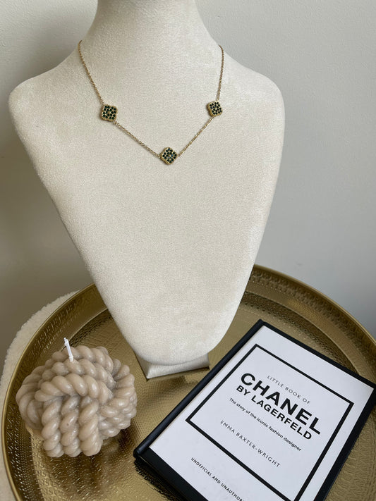 Green clover necklace