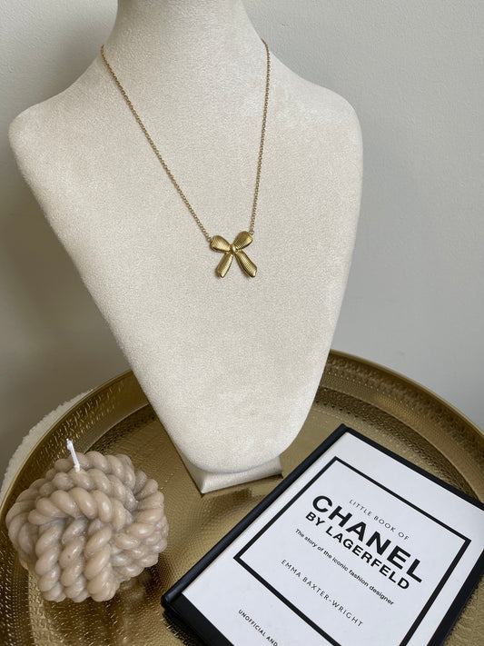 Chunky bow necklace