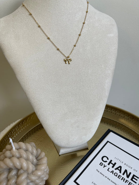Lovely bow necklace