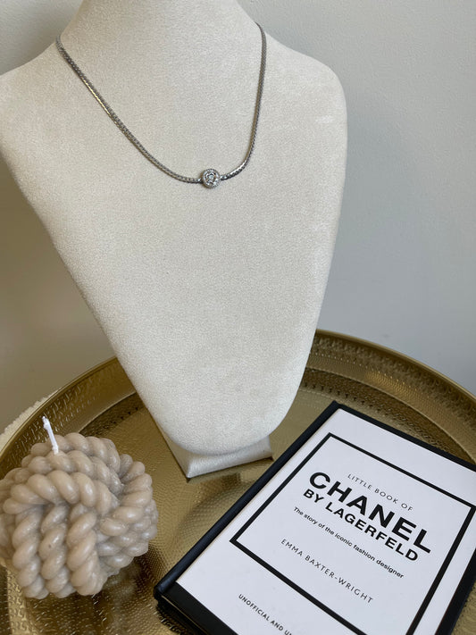 Classic rose necklace