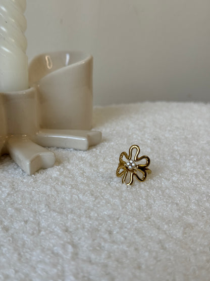 Flower sparkle ring