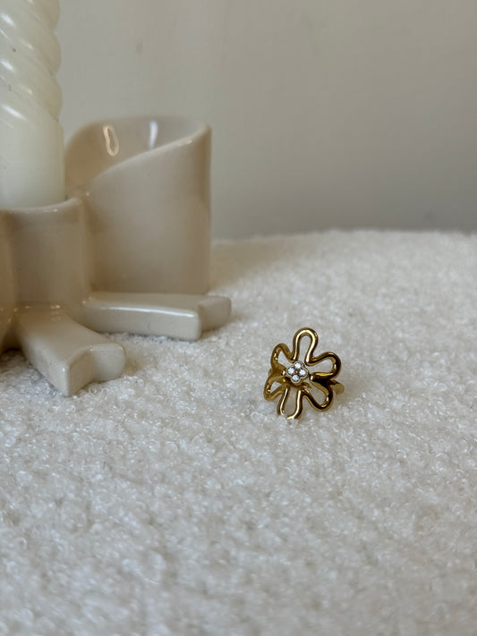 Flower sparkle ring