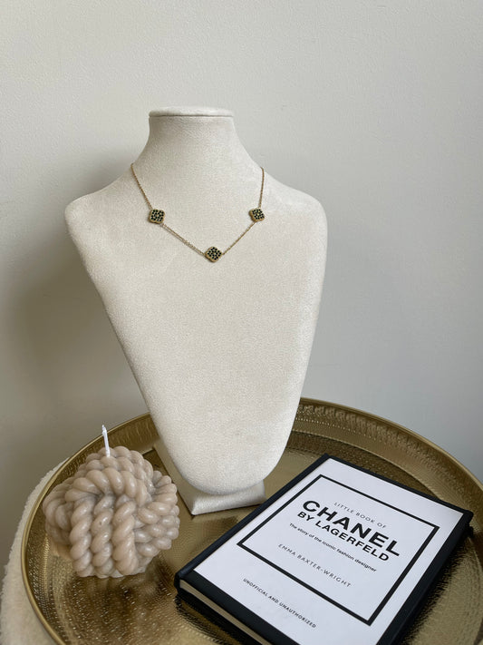 Green clover necklace