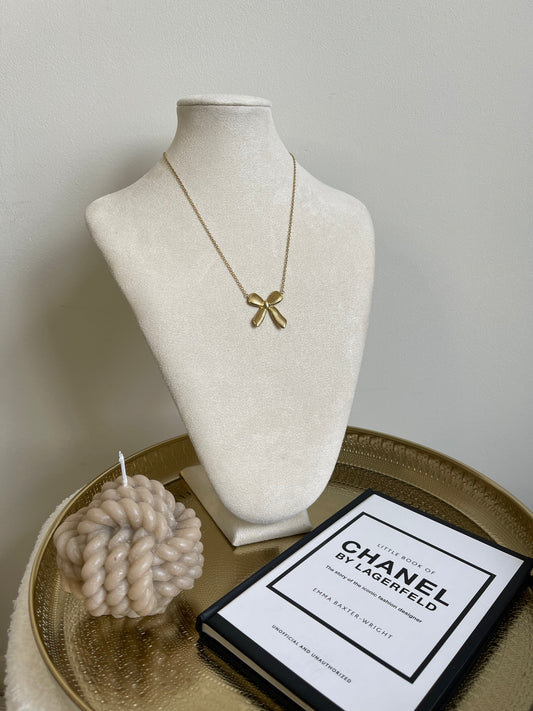 Chunky bow necklace