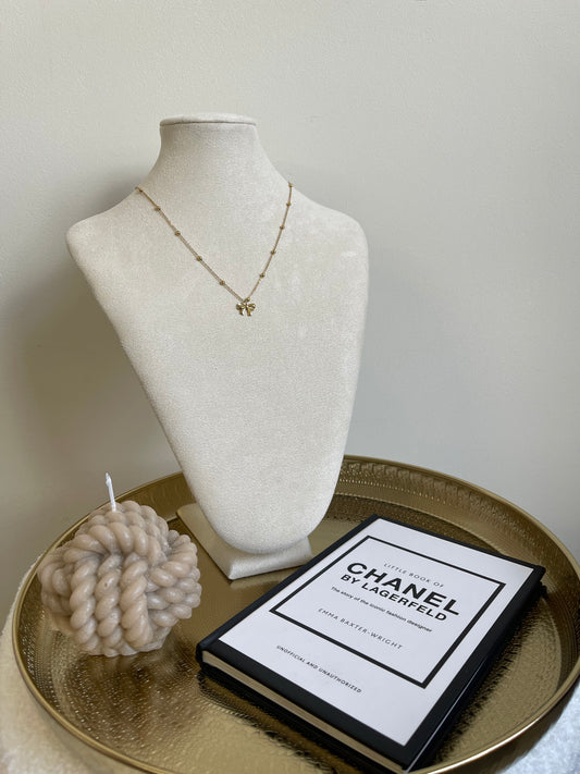 Lovely bow necklace
